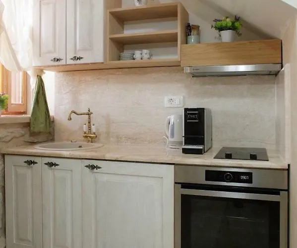 Luxury View Marjan 4*